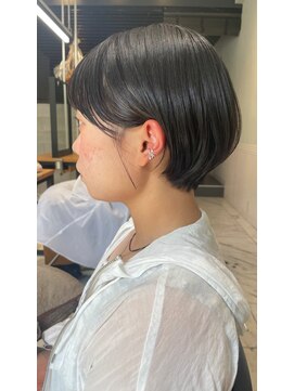 丸みが可愛いコンパクトな耳掛けショート♪