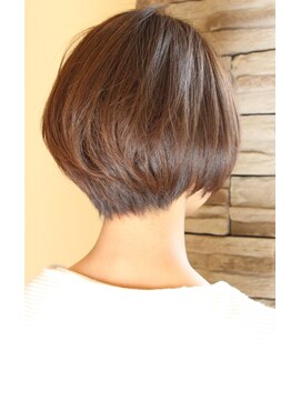 レウナ 外苑前(Reuna) ３０代・４０代に人気シルエットが綺麗なショートスタイル