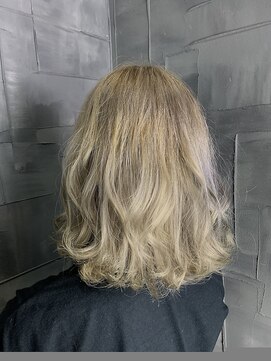 ヘアサロンM 新宿 デザインカラー/厚めバング/ローライト/スリークボブ