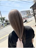 シルバーとベージュの間カラー