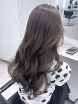 オニキス(ONYX)&nbsp;アッシュベージュカラーレイヤーカット【chisato】