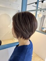 ラソニシカサイ(Lazo nishikasai)&nbsp;おしゃれに脱白髪染め！細めハイライトショートボブ