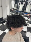 ツイスパウルフ(刈り上げツーブロック黒髪パーマ)