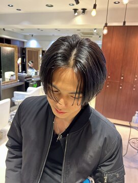 アルム オモテサンドウ(ALLM omotesando) フィリックス風色気センターパート　メンズカット　表参道