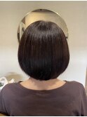 グレージュ切りっぱなしボブ前髪ありミニボブミルクティベージュ