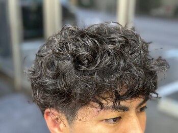 ヘアサロン リリ(riri)の写真/メンズにも人気の高いメンズパーマ☆朝のスタイリングが簡単になるのが得意！頭皮ケアもお任せください。