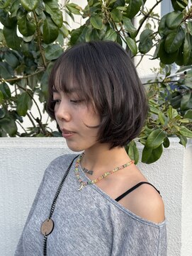 リアド(.RIAD) 個性を活かすハイレイヤーボブ