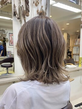 リブロ 三軒茶屋(LIBRO) ベージュバレイヤージュ