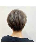 フゥカ 類家店(fuka)&nbsp;八戸 ふんわり ショート アッシュベージュ 20代 30代 40代