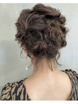 レイリー(Reilly) 無造作アップアレンジ