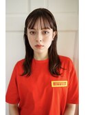 前髪の束感がポイントのロングスタイル