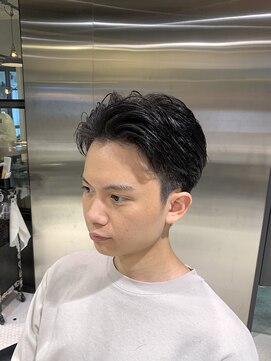 フランクスバーバーザスタンド(Frank’s barber the stand) メンズツーブロックフェードセンターパートマッシュ束感眉毛F