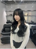 韓国風くびれレイヤー×暗髪ブルーブラック