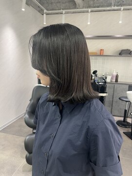 トーン(tone) 切りっぱなしボブ×ブルーブラックヘア