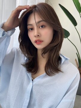 リス バイ ソヨン(Lis by SOYON) 前髪/シースルーバング/小顔/レイヤーカット/黒髪/ネビージュ