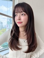 30.代シースルーぱっつん前髪で可愛いくびれミディアムレイヤー