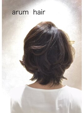 アルム(arum) 上品に揺れる大人レイヤー、ショートボブスタイル