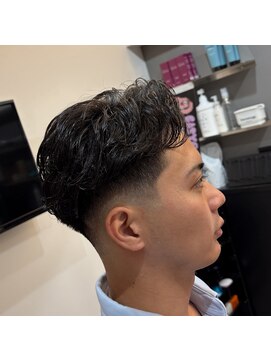 ザ クラフトバーバーショップ(THE CRAFT BARBERSHOP) ウェーブパーマ ミドルフェード