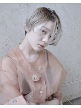 リュト(Lute) ハイトーングレーショート