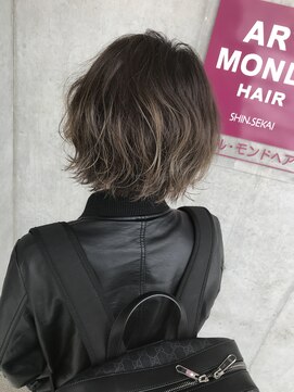 アールモンドヘア新世界 切りっぱなしボブ
