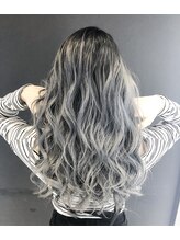 次回以降のカラーも考慮し、ロングヘアもブリーチコントロールでダメージを抑えてトーンアップ可能☆