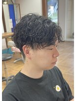 グート ヘアーメイク(gut HAIR MAKE) メンズ 波巻きパーマ アップバング センターパート