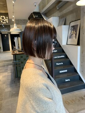 ココモ(KOKOMO) ぱつっとあごラインボブ