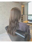 グレージュ×アディクシーカラー。