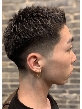 ミリオンバックス 御徒町店(Million Backs) ローフェード<理容室>[メンズ/眉毛/バーバー/御徒町]