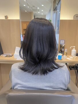 ウイバイファースト(u'i by first) ミディアム外ハネスタイル