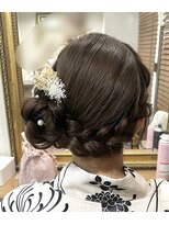 キュア(CURE)&nbsp;サイド編み込みサイド寄せシニヨン