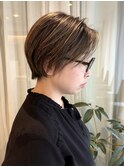 抜け感ショート×立体ハイライト［ハイライト/ショートヘア］