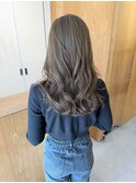 赤みを消すオリーブベージュ×骨格補正レイヤーカット