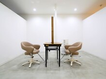 AND THE BEAUTY イオンタウン防府の雰囲気(ゆったりとしたセットブース。落ち着く空間でスペシャルケアを!)