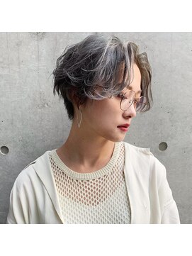 ハル 円山(HARU) 抜け感カジュアル × ハンサムショート × ハイトーングレー