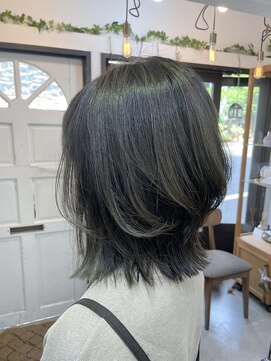 リッカ(RICCA) 【イヤリングカラー】オリーブグリーン×くびれボブ♪