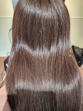 チュエベルパーチ 20代30代40代髪質改善斜めバングデザインカラーシルキーベージュ