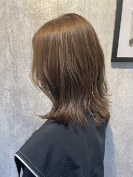 ジーナ 高槻(Zina) 韓国風くびれヘア×シアーベージュ