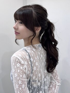アイユー(ii+U) ポニーテール　ヘアアレンジ　顔まわりカット