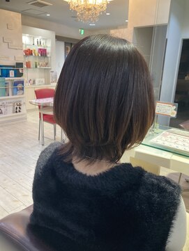 フェイバリットビューティシャルム(Favorite Beauty Charme) 外ハネくびれショートスタイル×暗髪カラー×上大岡駅近く