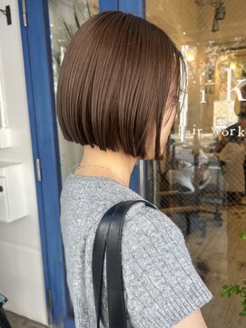 キキ(kiki) 【shiori】スタイリングが楽なコンパクトなボブ
