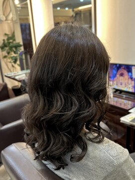 キャラ 池袋本店(CHARA) ハイライト履歴残る髪にクリスタライジングパーマを…！【貴也】