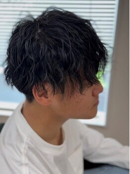 清潔感のある好印象スタイルで、"デキる男"を演出◎髪型、ひげ、眉までトータルでお任せ下さい！[メンズ]