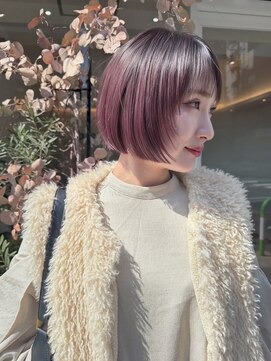 ビープ(beep) 艶感ピンクの上品ラインボブ