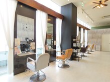 ムス ヘアー(MUSU HAIR)の雰囲気(解放感ある店内♪)