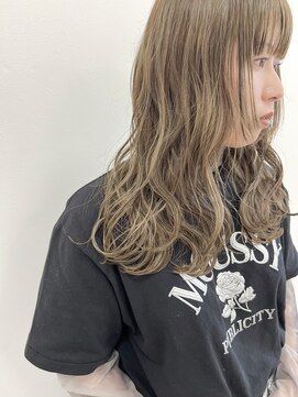 シイノ(Siino) ロングヘアとオリーブベージュ