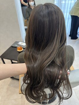 オリーブグレージュ