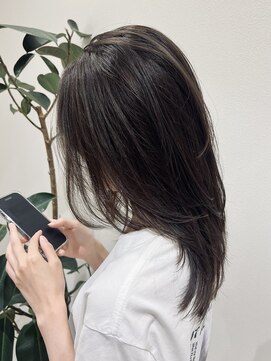 エレノア 藤沢(Eleanor) 小顔カット☆ミディアムレイヤー/オリーブグレージュ