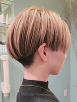 トリコ ショップアンドヘアサロン(tricot shop hair salon)&nbsp;ベージュカラー×刈り上げショート　フクザワ