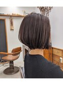 首がキレイに見える前下がりボブ